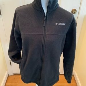 Columbia fleece in kids size 14/16 in black.